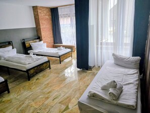 2 chambres, fer et planche Ă repasser, Wi-Fi, draps fournis