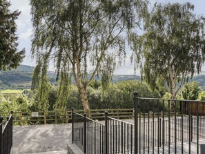 Property grounds - Sun Trevor Barns 3 (Llangollen)