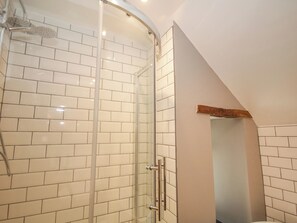 Shower - Sun Trevor Barns 2 (Llangollen)