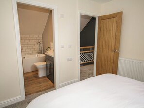 3 bedrooms, individually decorated, individually furnished, free WiFi - Sun Trevor Barns 2 (Llangollen)
