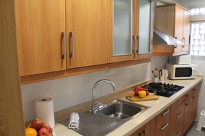 Fridge, microwave, oven, stovetop - Agua Azul · Reformado · 5 Pax · Parking/wifi (Benidorm)