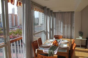 Outdoor dining - Agua Azul · Reformado · 5 Pax · Parking/wifi (Benidorm)