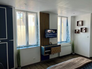 1 habitación, tabla de planchar con plancha, wifi gratis y ropa de cama 