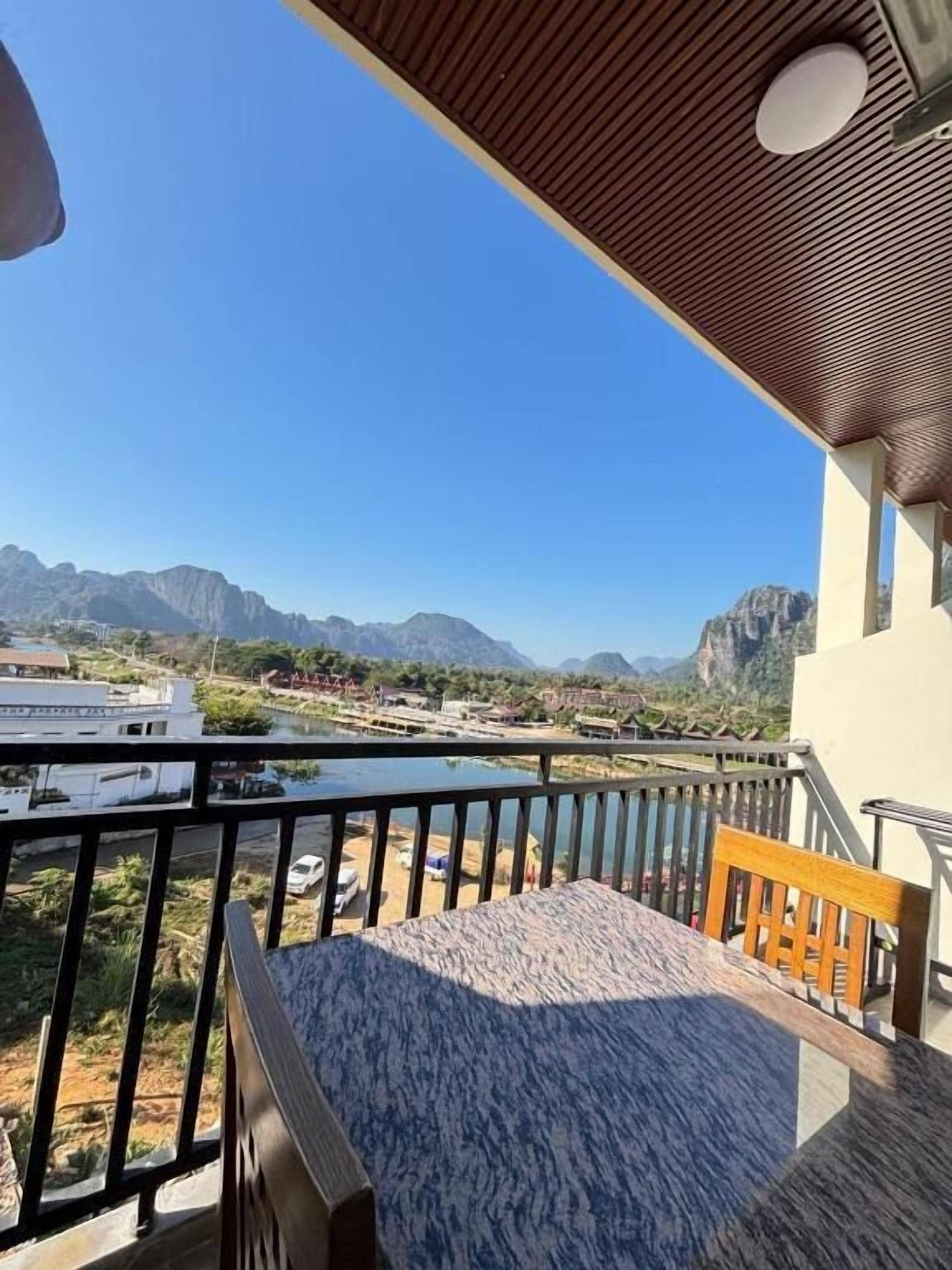 Classic Suite, Balcony, Mountain View | Outdoor dining