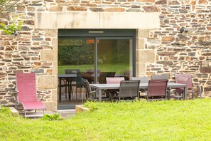 Outdoor dining - La longère du Salou – near Quimper (Landrévarzec)