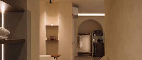Egyptian cotton sheets, premium bedding, minibar, desk