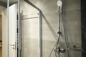 Shower, hair dryer, towels, soap - Athenean Oasis In Ellinikon-GF2 (Elliniko)