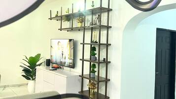 Familieleilighet, balkong, byutsikt | Innvendig