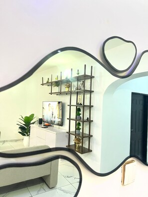 Familie appartement, balkon, uitzicht op stad | Interieur