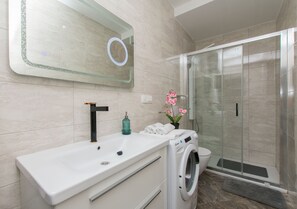 Apartment (A1) | Bathroom - Apartment Adriatic Panorama View (Omis)