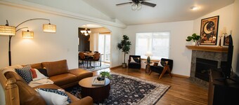 Moody, Modern Comfort in Colorful Colorado!