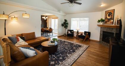 Moody, Modern Comfort in Colorful Colorado!