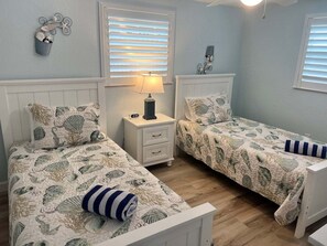 2 bedrooms, WiFi (free), bed sheets - Casa Blanca - Villa D16 (Sarasota)
