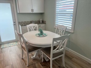 Dining - Casa Blanca - Villa D16 (Sarasota)