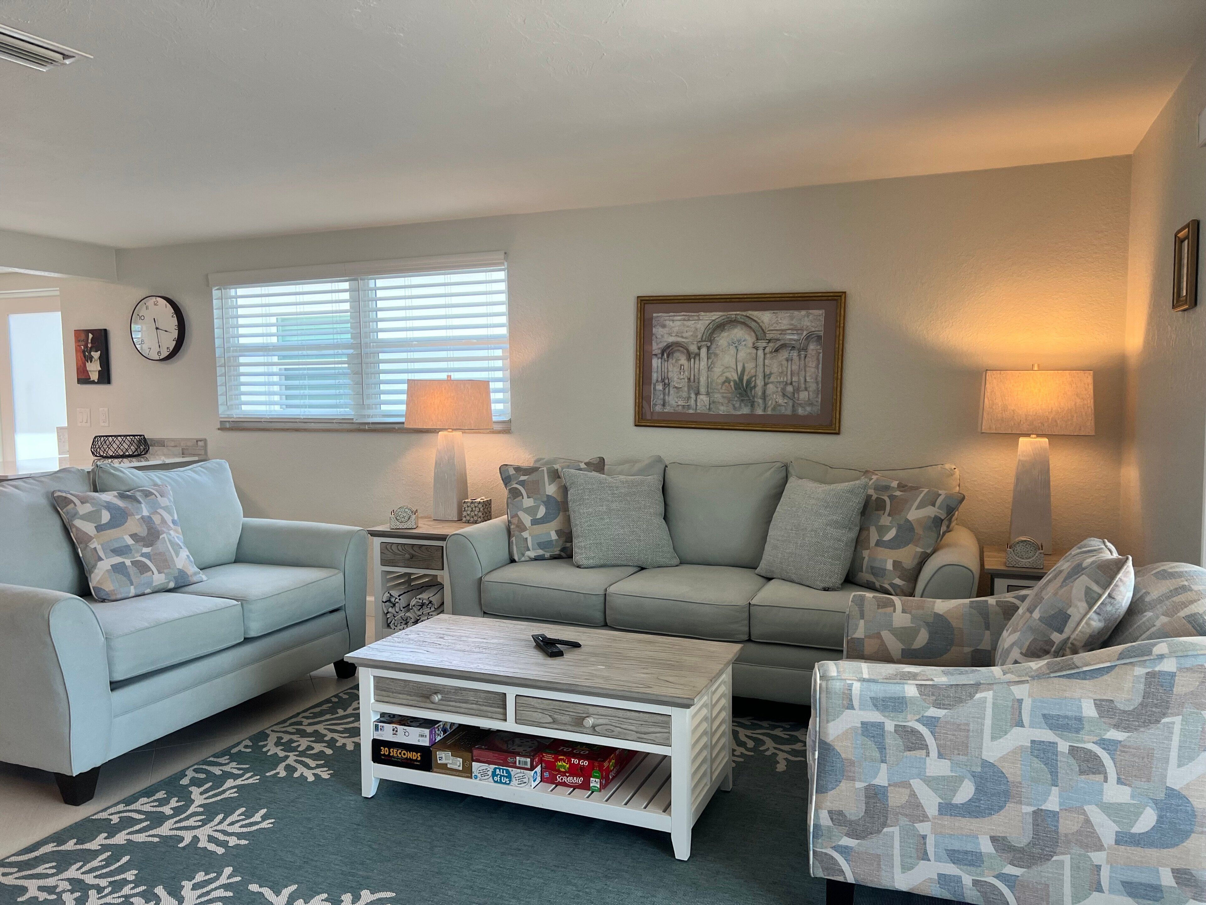 A living room with two sofas, a coffee table, and a lamp.