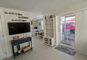 Interior - D03 - The Keys to Your Perfect Getaway (Sarasota)
