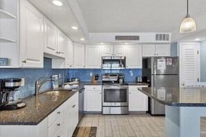 Private kitchen - Condo - 204 Premium Plus - Your Perfect Beach Retreat Awaits (Sarasota)