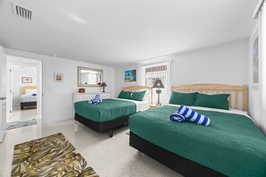 A hotel room with two beds, a bathroom, and a view of the sea. - Casa Blanca - Villa A06 (Sarasota)