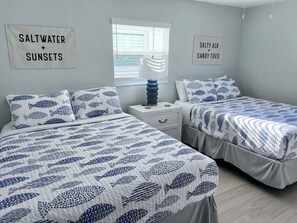 1 bedroom, iron/ironing board, WiFi (free), bed sheets - Casa Blanca Villa A11 (Sarasota)