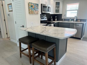 Fridge, microwave, dishwasher, coffee/tea maker - C03 - Feel the Sand, Forget the Stress (Sarasota)