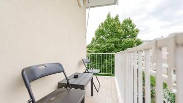 Appartement, balkon, uitzicht op binnenplaats | Terrein van de accommodatie