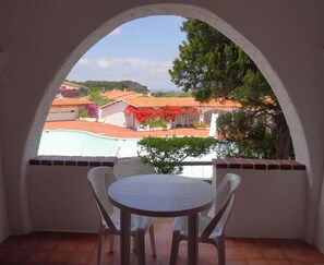 Outdoor dining - Family Oasis: Pool and Garden - Baja Sardinia (Arzachena)