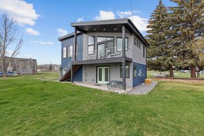 Exterior - Lakeview Blue - amazing home & yard! (Garden City)