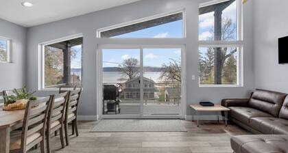 Lakeview Blue - amazing home & yard!