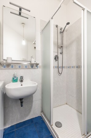 Shower, hair dryer, bidet, towels - Nido di Galliera by Wonderful Italy (Bologna)