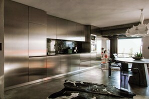 Private kitchen - Luxury Waterfront Loft with Panoramic Views (Caminha)