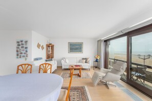 TV - Diamond Beach A2 – a pleasant two-bedroom apartment with sea views (De Haan)