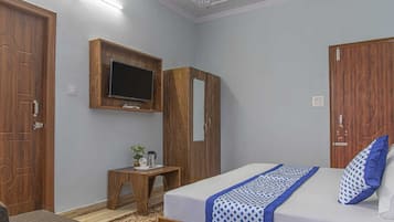 Chambre classique double, fumeur, salle de bain privée | Bureau, espace de travail pour ordinateurs portables