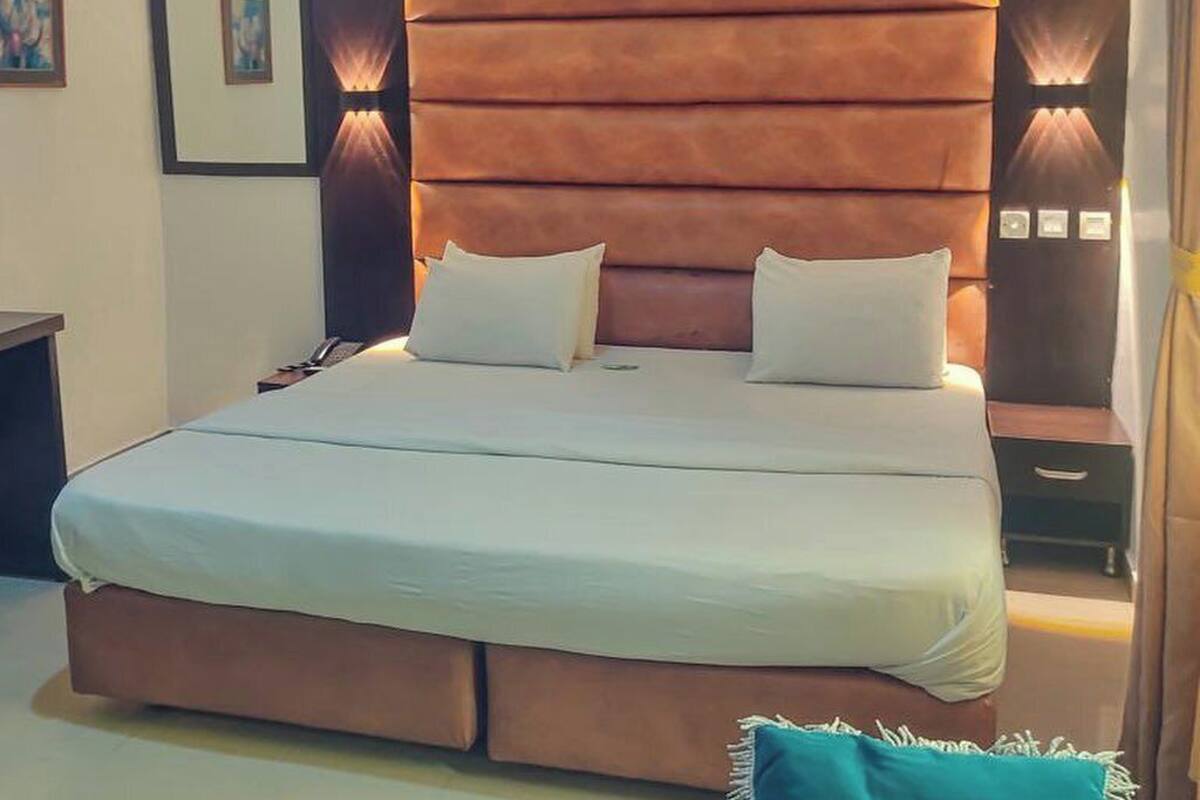 Kamar Keluarga, balkon, pemandangan kota | Meja kerja, ruang kerja ramah laptop, dan tirai kedap cahaya