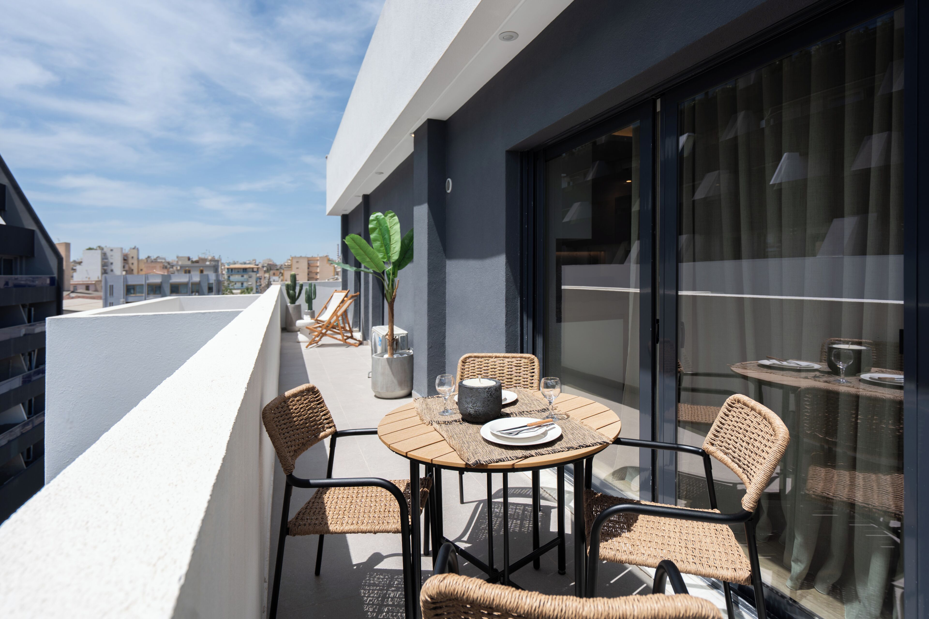 Exclusive-Apartment, 3 Schlafzimmer, Kamin | Blick vom Balkon