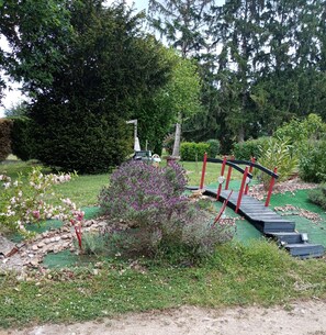 Property grounds - Mill games. (Nouans-les-Fontaines)