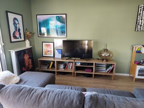 Bücher, Videothek, Stereoanlage