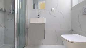 Bathroom - Modern Comfort N' City Vibes Apartment. (Athens)
