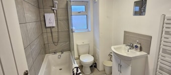 Fabulous Flat In Quiet Location
