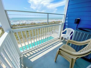 Property grounds - 2 bedroom oceanfront condo in Cherry Grove. Peaceful getaway! (North Myrtle Beach)