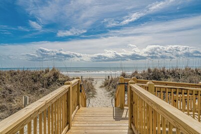 15% off 3-7 nights thru Aug. 2BR OF condo in Cherry Grove. Peaceful getaway!