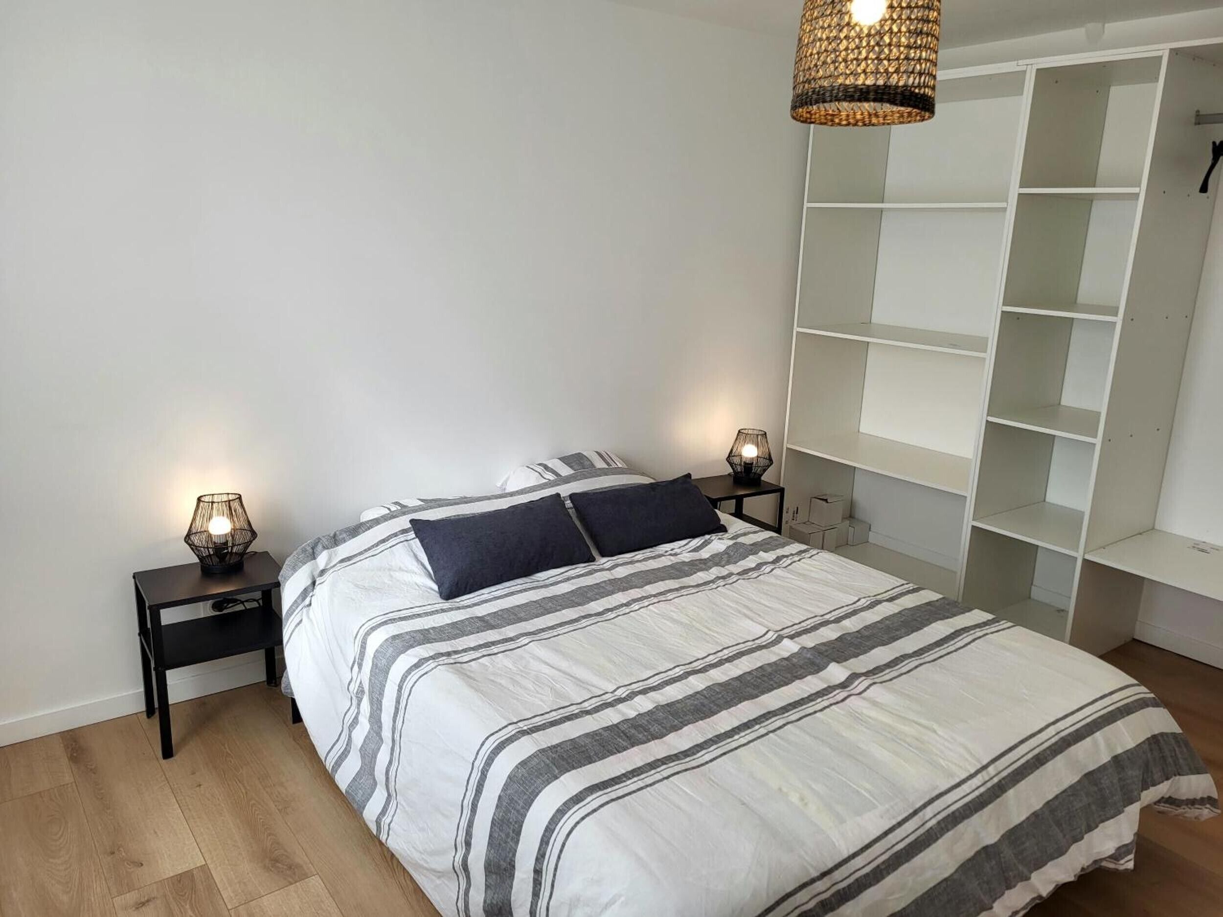 2 bedrooms, iron/ironing board, WiFi