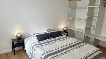 2 bedrooms, iron/ironing board, WiFi
