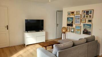 Televisie en een open haard