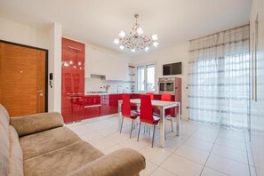 Appartement, balkon, uitzicht op de stad | Interieur
