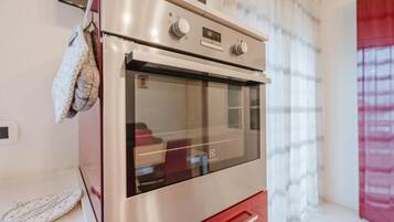 Appartamento, balcone, vista città | Interni