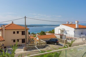 Property grounds - Modern apartment with swimming pool, private parking, sea view (Crikvenica)