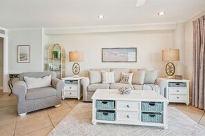 Living area - 1 bedroom oceanfront. Great location and views. Pool. (North Myrtle Beach)