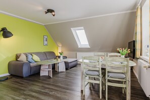 TV - Inselhaus Bisdorf on Fehmarn - Holiday apartment Sonnenschein (Fehmarn)