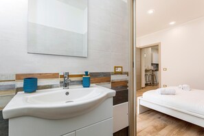 1 bedroom, WiFi, bed sheets - 'Vitali Home' - Apartment in the Heart of Catania (Catania)