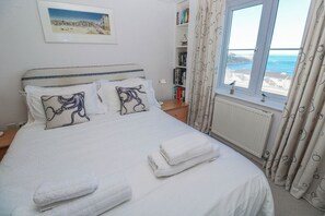 2 bedrooms, individually decorated, individually furnished, free WiFi - Seaside Retreat (St Ives)